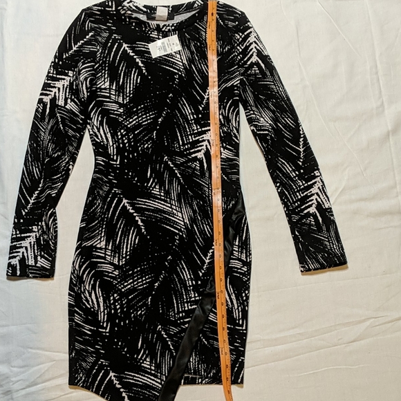 Patterned mini dress - Picture 3 of 5